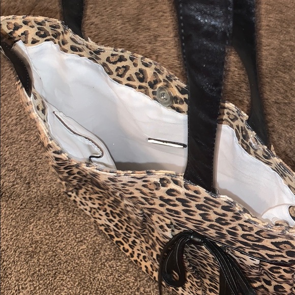 “Call It Spring” Leopard print tote bag. - Picture 7 of 7